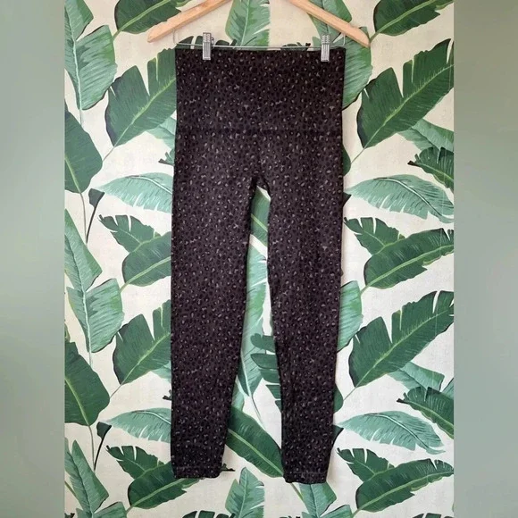 Spanx Look At Me Now Seamless Womens Leopard Olive Leggings Size Medium XL
